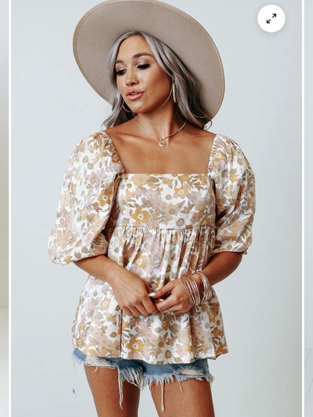 Storia Floral Square-Neck Puff Sleeve Top in Beige and Cream